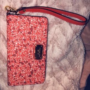 Michael Kors wristlet/phone holder